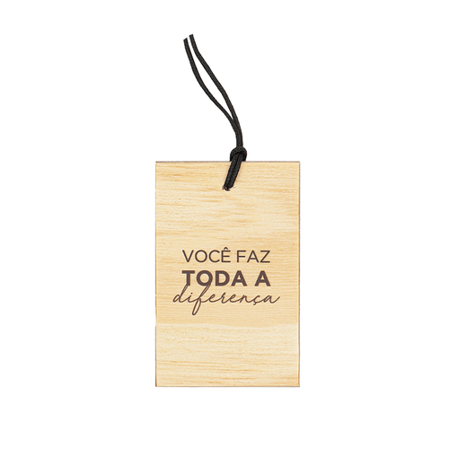TAG DE MADEIRA RETANGULAR UM ABRAÇO...