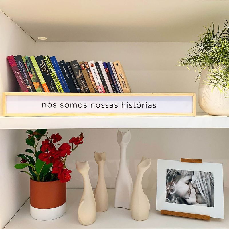 lUMINARIA_FRASES_NOSSAS_HISTORIAS_VASO_CERAMICA_TEXTURA_AREIA_CACHEPOT_CIMENTO_KIT_GATOS_CERAMICA_PORTA_RETRATO_PREGAS_VERTICAIS_BRANCO_PAPEL_CRAFT