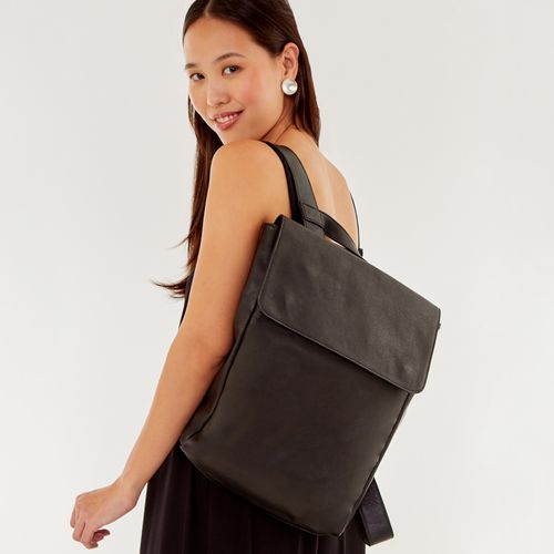 Mochila Slim Couro Unissex 
PRETA