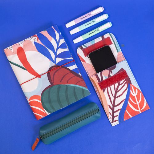 Caderno A5 C/ Capa E Estojo
ANTURIO JULIA FONTES