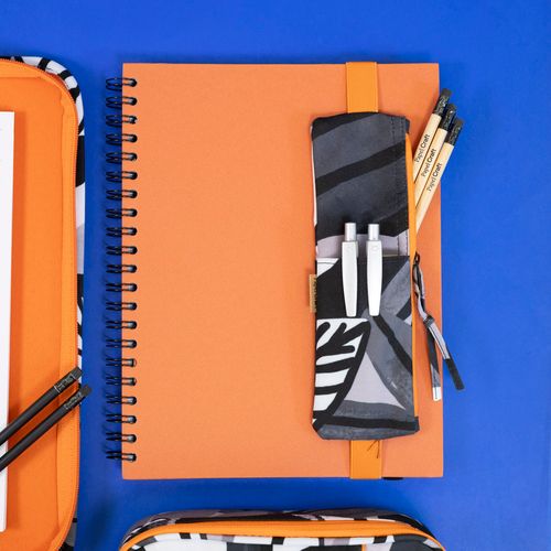Estojo Bolso Para Caderno Elástico Estampado
ANTURIO PB JULIA FONTES
