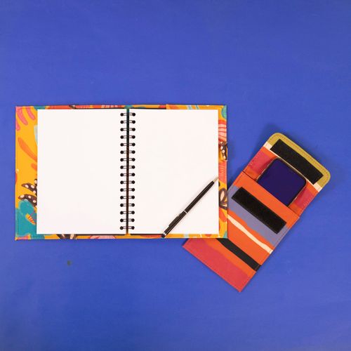 Caderno A5 C/ Capa E Estojo
FLORAL 70 AMARELO