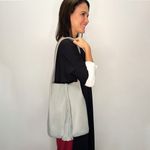 BOLSA_COURO_CHOCALHO_COM_FRANJA_CONCRETO_CO3035_1