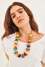 COLAR_BOLOTAS_EM_COCO_E_BIJUTERIAS_COLORIDO_ROU2068_PAPEL_CRAFT_1