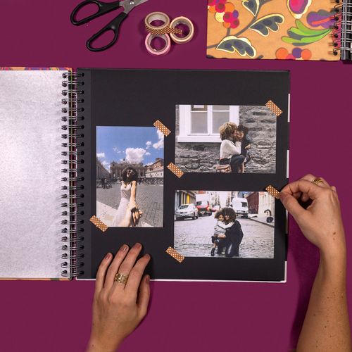 ÁLBUM DE FOTOS GARRA G 32X32
FLORAL COLAGEM BEBEL