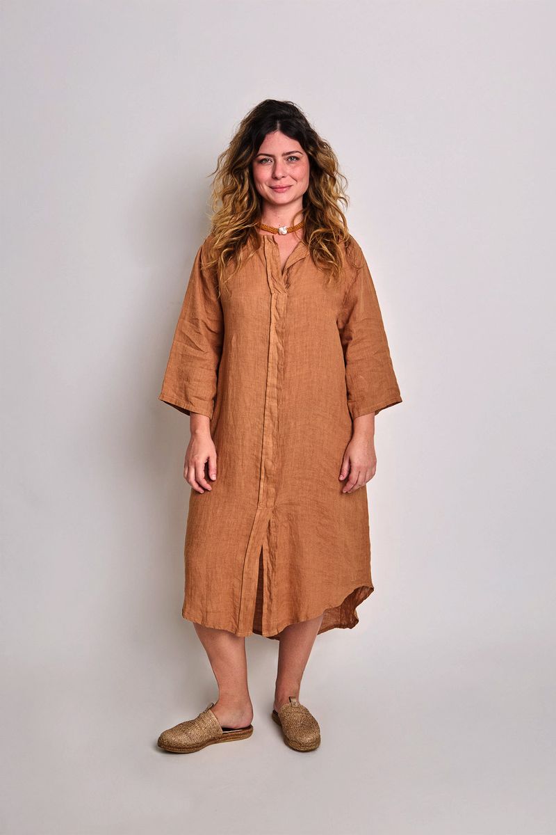 VESTIDO_LINHO_DECOTE_V_DETALHE_FRENTE_CAMEL_-ROU2132_PAPEL_CRAFT_1