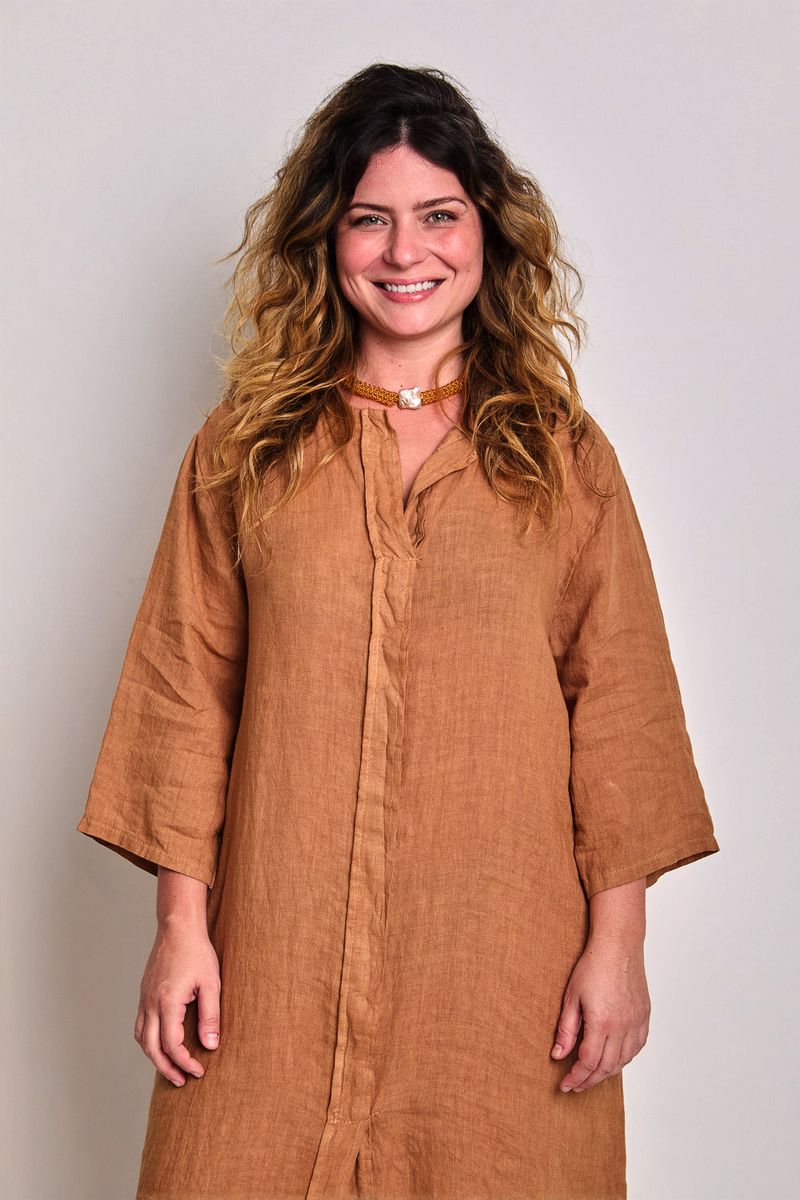 VESTIDO_LINHO_DECOTE_V_DETALHE_FRENTE_CAMEL_-ROU2132_PAPEL_CRAFT_3