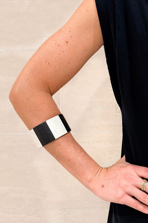 Bracelete Marchetaria Listras PRETO E BRANCO