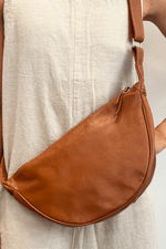 POCHETE_MEDIA_COURO_CARAMELO_CO3112_PAPEL_CRAFT_2