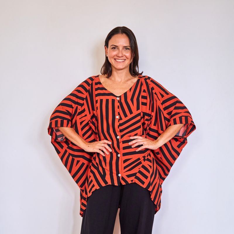 BLUSA_RECORTE_FRENTE_E_BOTOES_GRAFICO_DIAGONAL_ROU2148_PAPELCRAFT_1