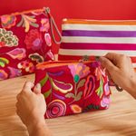 NECESSAIRE_LONA_TRIANGULO_G_-FLORAL_BORDO_COLAGEM_BEBEL_-CO3084_PAPEL_CRAFT_2