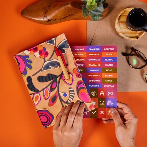 Agenda Diária Luxo Oxford 2025 FLORAL COLAGEM BEBEL