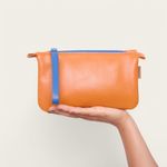 NECESSAIRE_COURO_MEIO_A_MEIO_TANGERINA_COM_AZUL_CO3116_PAPEL_CRAFT_2.jpg