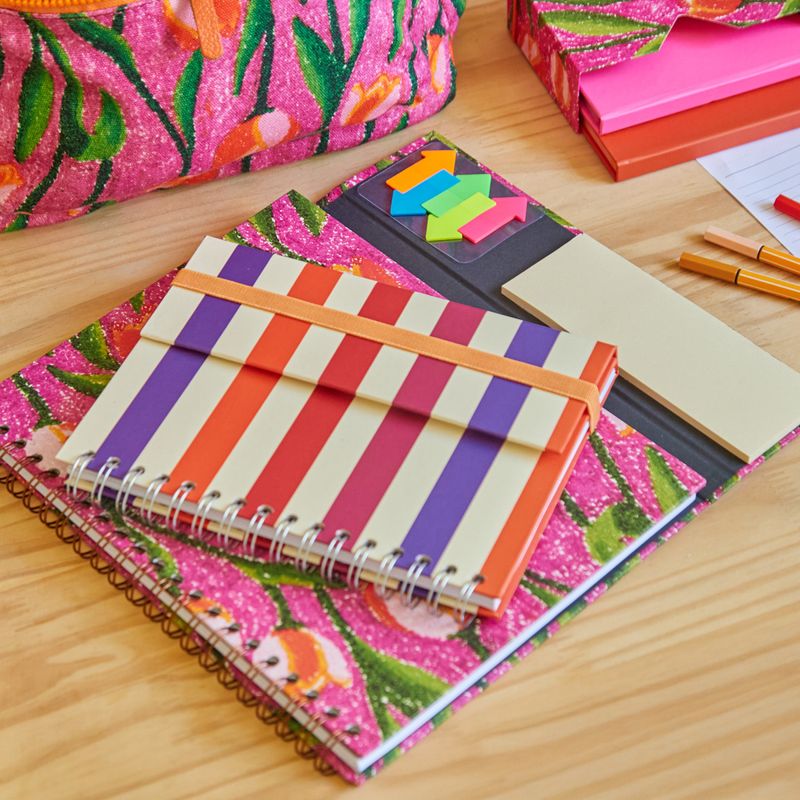 CADERNO_A5_COM_ABA_90_FOLHAS_ESTAMPAS_LISTRAS_COLORIDAS_CA2838_PAPEL_CRAFT_2.jpg