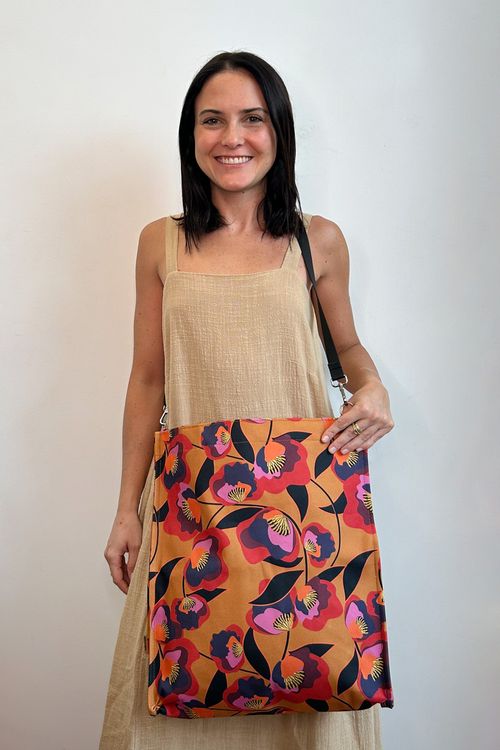 Bolsa Tote Oxford com Necessaire
BOSQUE FLORAL