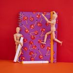 CADERNO_A4_90_FOLHAS_ESTAMPAS_CEREJA_CA2230_PAPEL_CRAFT_2.jpg