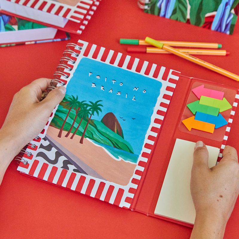 CADERNO_A5_90_FOLHAS_COM_ABA_CARNAVAL_RIO_FEITO_NO_BRASIL_CA3345_CA3345_PAPEL_CRAFT_2.jpg