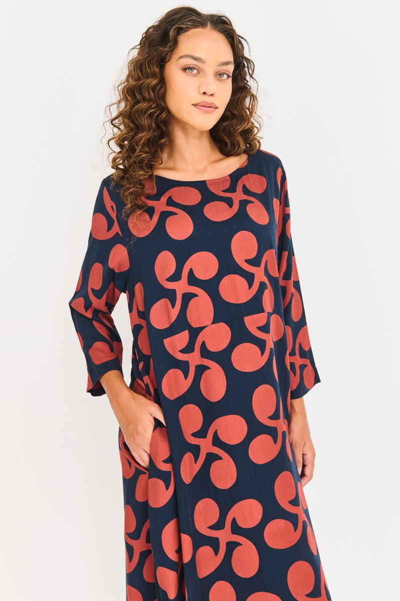 VESTIDO_ESTAMPADO_ARABESCO_NO_ROU2160_PAPEL_CRAFT_2.jpg