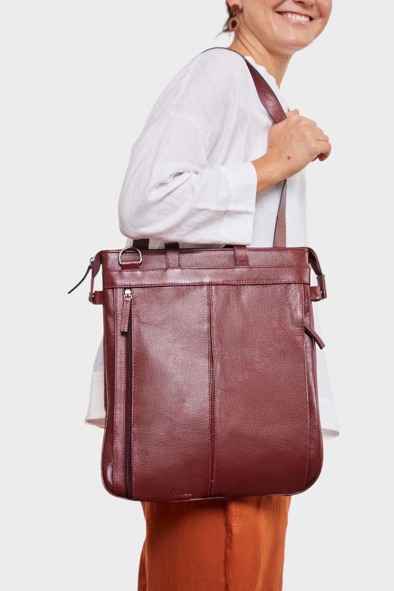 MOCHILA_COURO_VICTORIA_PORTA_LAP_TOP_13_VINHO_CO2850_PAPEL_CRAFT_2.jpg