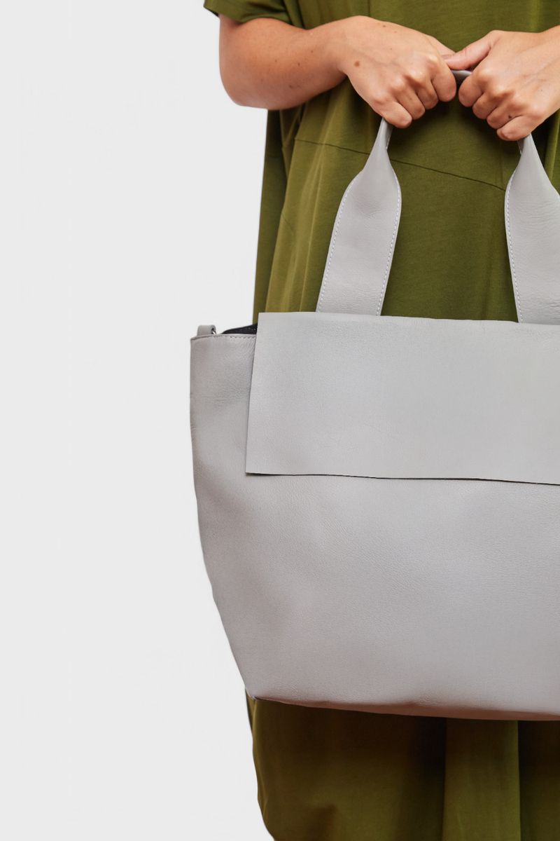 BOLSA_COURO_ABA_COM_IMAS_CONCRETO_CO2718_PAPEL_CRAFT_2.jpg