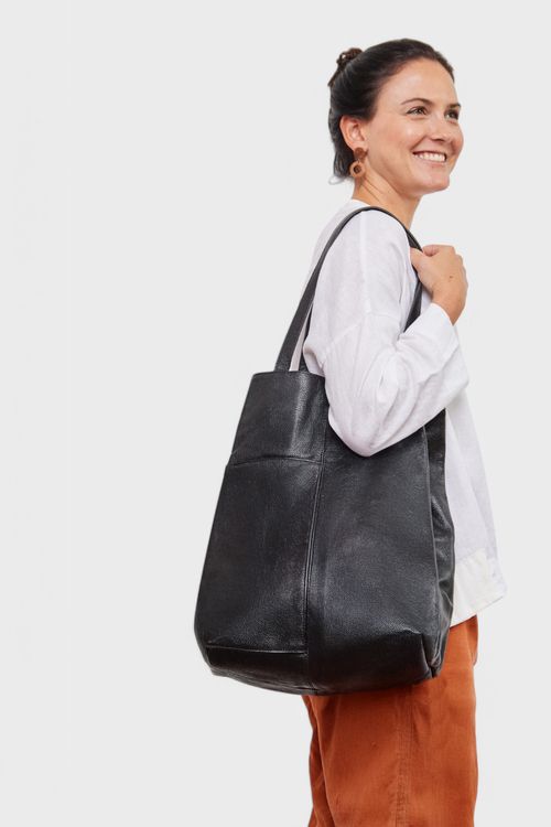 BOLSA SACO COURO 2 BOLSOS
PRETO