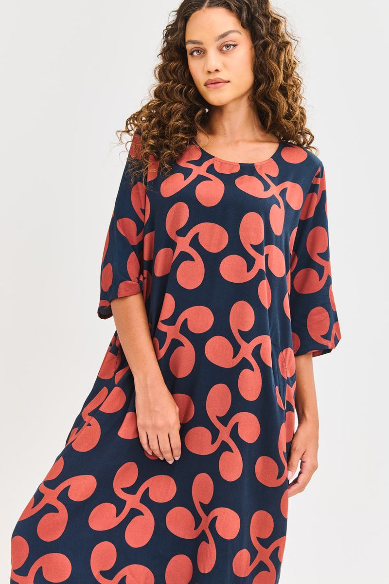 VESTIDO_ESTAMPADO_BOLSOS_ARREDONDADOS_ARABESCO_ROU2179_PAPEL_CRAFT_2.jpg