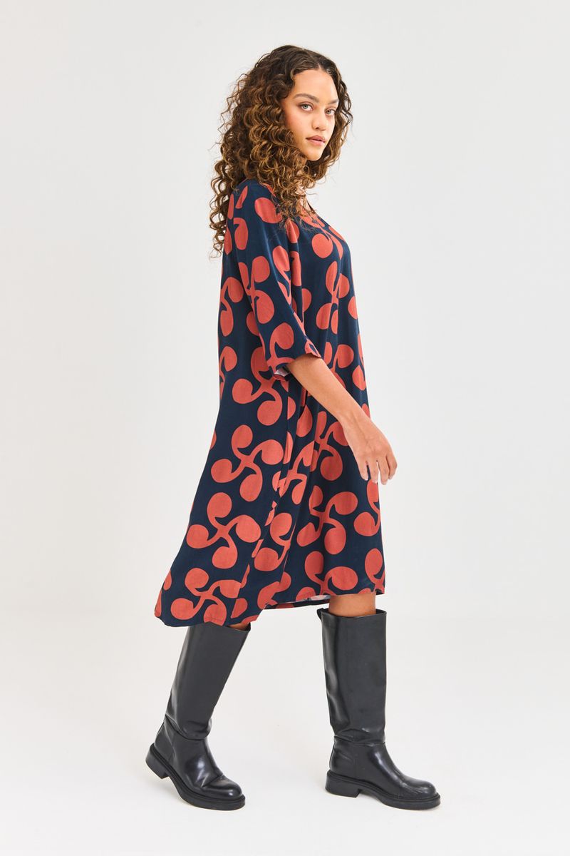 VESTIDO_ESTAMPADO_BOLSOS_ARREDONDADOS_ARABESCO_ROU2179_PAPEL_CRAFT_4.jpg