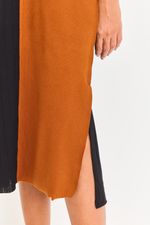 VESTIDO_MALHA_CANELADA_DETALHE_RIBANA_PRETO_CANELA_ROU2201_PAPEL_CRAFT_4.jpg