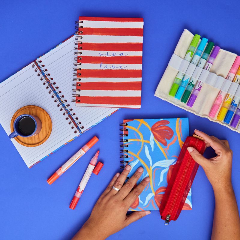 CADERNO_A5_90_FOLHAS_C_ESTOJO_FLORAL_POEMA_CA3121_PAPEL_CRAFT_2.jpg
