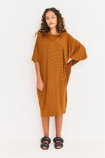 VESTIDO_MALHA_LISTRADA_MANGA_SOBREPOSTA_COBRE_ROU2188_PAPEL_CRAFT_2.jpg
