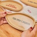 PRATO_DECORATIVO_CERAMICA_BALAO_FRASES_TODO_AMOR_E_SAGRADO_VA22512_PAPEL_CRAFT_4.jpg