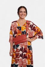 POCHETE_DE_COURO_PEQUENA_ACEROLA_CO3126_PAPEL_CRAFT_1.jpg