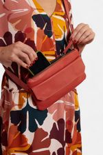 POCHETE_DE_COURO_PEQUENA_ACEROLA_CO3126_PAPEL_CRAFT_3.jpg