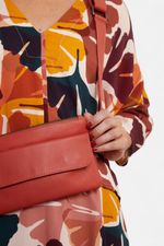 POCHETE_DE_COURO_PEQUENA_ACEROLA_CO3126_PAPEL_CRAFT_4.jpg