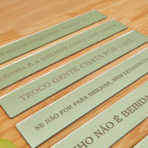 Placa Acrílico Espelhada TROCO GENTE CHATA POR CAFÉ