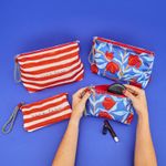 NECESSAIRE_LONA_TRIANGULO_P_LISTRAS_CANELA_CO3082_PAPEL_CRAFT_02