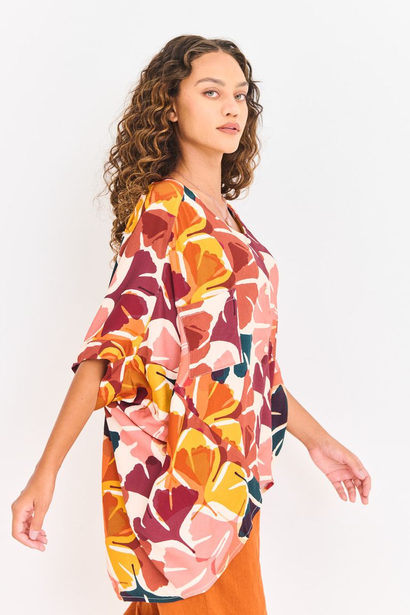 BLUSA_ESTAMPADA_BOTOES_E_RECORTES_GINKO_ROU2189_PAPEL_CRAFT_4