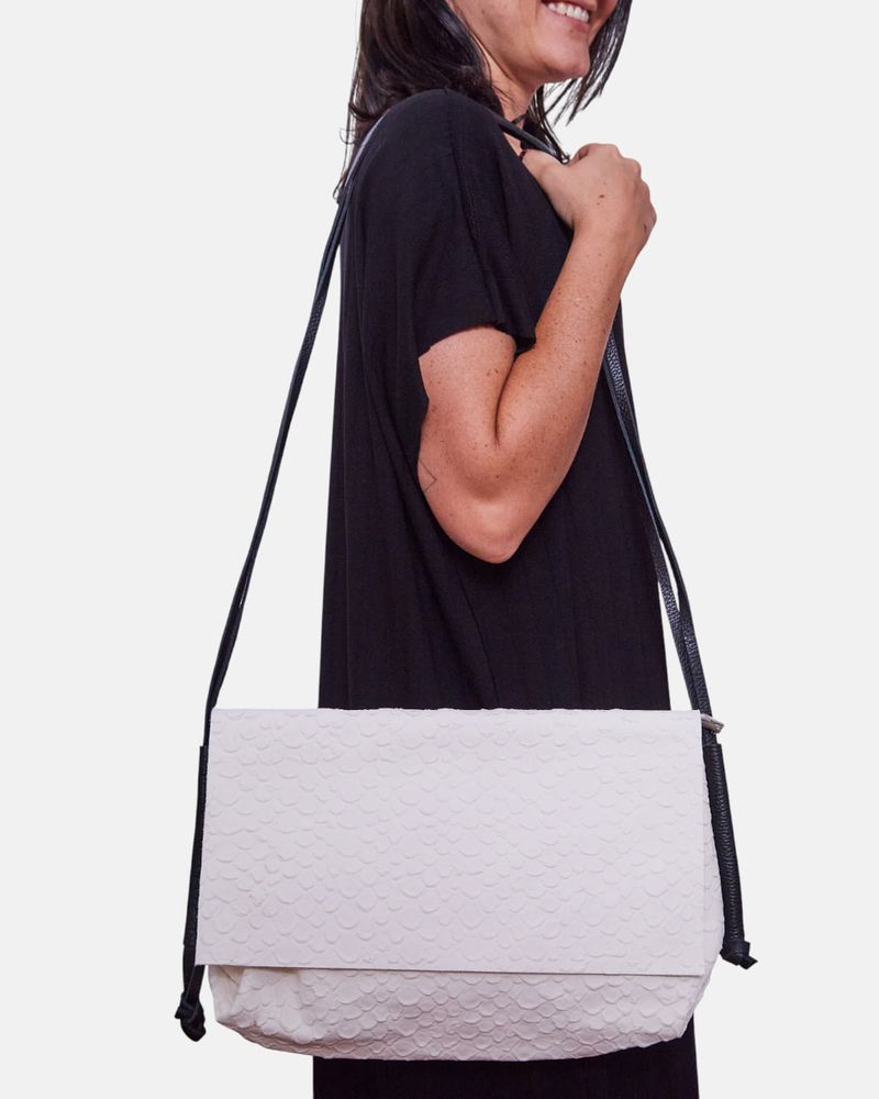 BOLSA_DE_COURO_COM_RELEVO_E_ALCAS_FINAS_OFF_CO3090_PAPEL_CRAFT_
