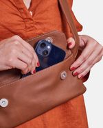 POCHETE_DE_COURO_PEQUENA_TAN_CO3126_PAPEL_CRAFT_8