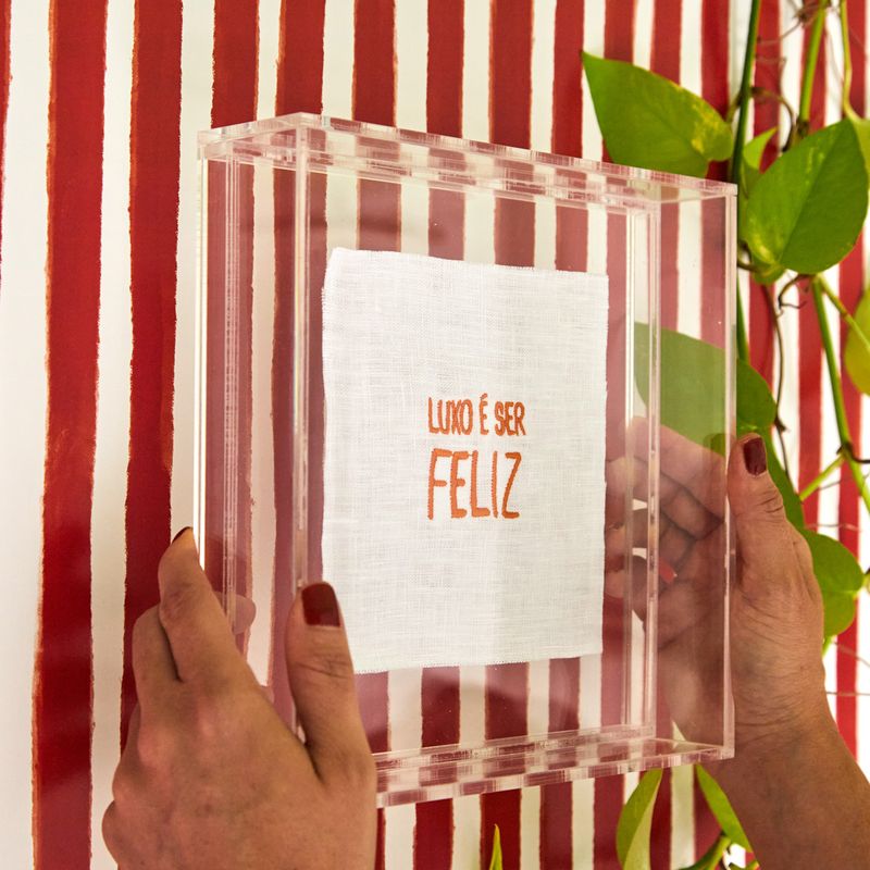 CAIXA_DE_ACRILICO_FRASES_20_X_20X5_LUXO_E_SER_FELIZ_VA22514_PAPEL_CRAFT_3
