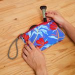 NECESSAIRE_LONA_MEIO_A_MEIO_PEQUENA_FLORAL_POEMA_CO3074_PAPEL_CRAFT_2