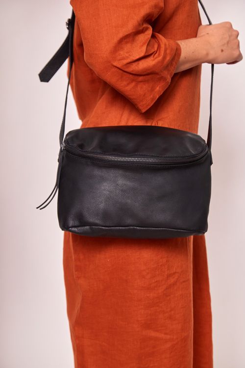 Bolsa de Couro Meia Lua PRETO