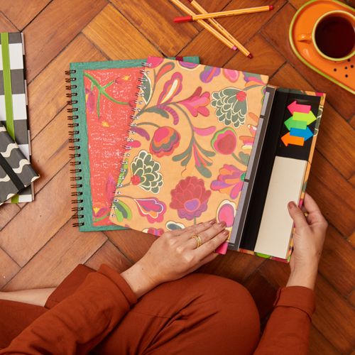 Caderno A4 C/ Aba 90 Folhas FLORAL COLAGEM BEBEL