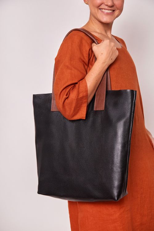 Bolsa de Couro Paris com Nécessaire PRETA