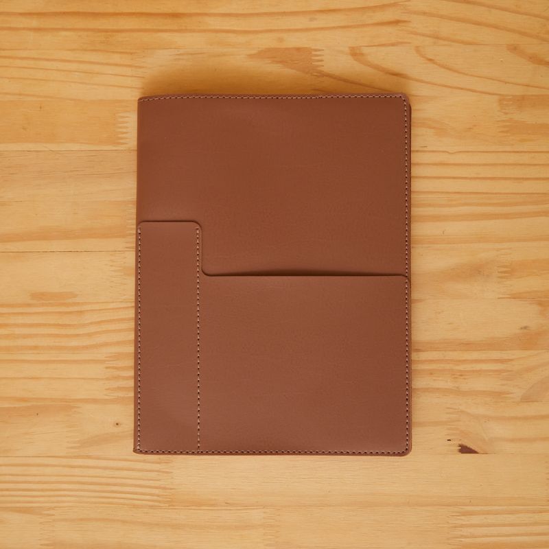 CADERNO_COM_SOBRECAPA_18X24_CO3054_HAVANNA_PAPEL_CRAFT_1