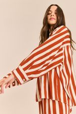 BLUSA_ESTAMPADA_QUADRADA_COM_RECORTES_LISTRA_CANELA_ROU2271_PAPEL_CRAFT_5