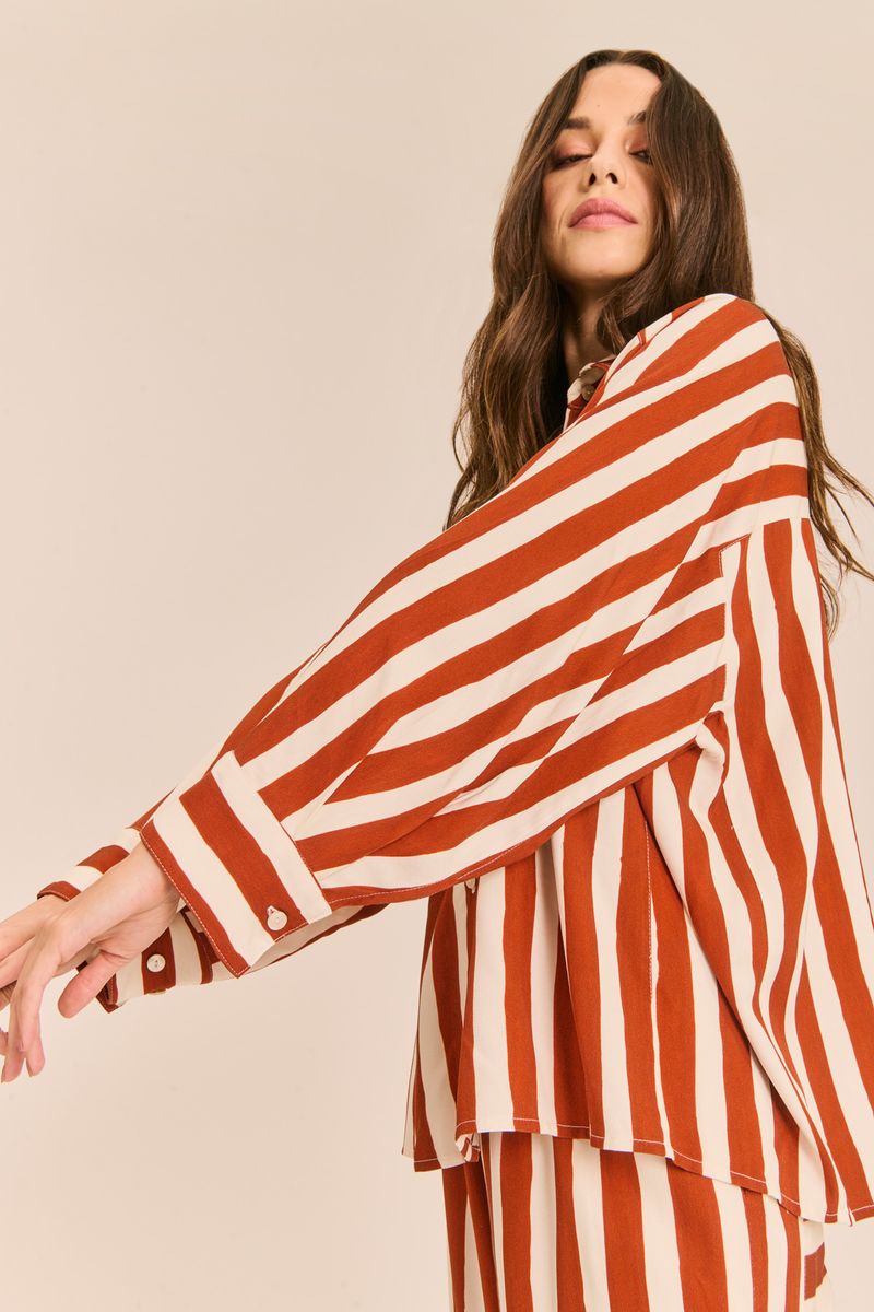 BLUSA_ESTAMPADA_QUADRADA_COM_RECORTES_LISTRA_CANELA_ROU2271_PAPEL_CRAFT_5