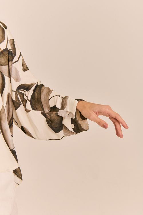 Blusa Estampada Quadrada com Recortes LÍLIA PB