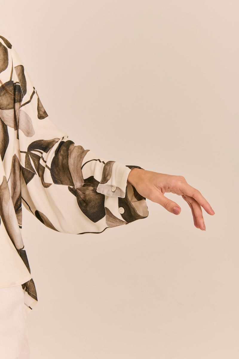 BLUSA_ESTAMPADA_QUADRADA_COM_RECORTES_LILIA_PB_ROU2271_PAPEL_CRAFT_2