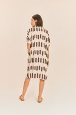 VESTIDO_ESTAMPADO_COM_BOLSOS_E_DETALHE_GOLA_PINTURA_PB_ROU2277_PAPEL_CRAFT_4